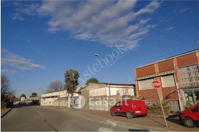Capannone in commerciale in Via Mornerina