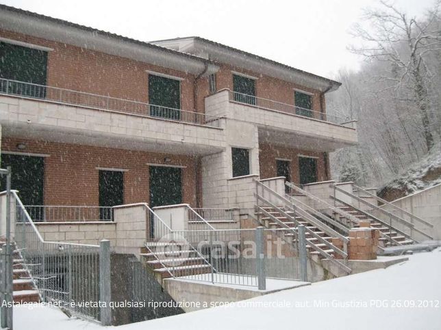 Casa indipendente in residenziale in Via Flaminia Sud