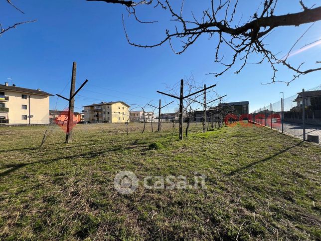 Terreno agricolo in commerciale in Via Fossette 4