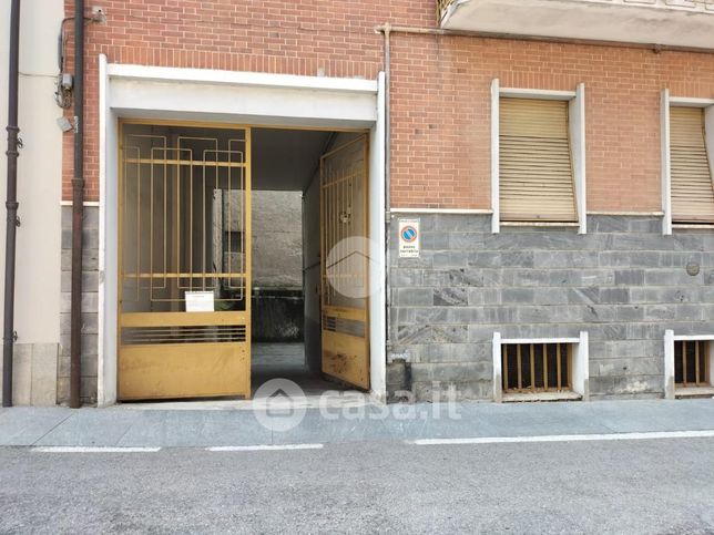 Garage/posto auto in residenziale in Via IV Novembre 38