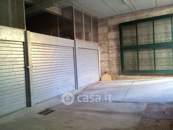 Box/posto auto in residenziale in Via Roseto degli Abruzzi 42