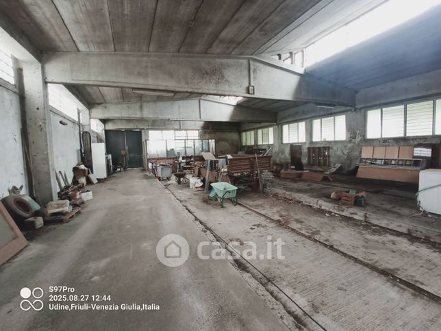 Capannone in commerciale in Via Cividina 90