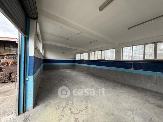 Capannone in commerciale in Via Padula 39
