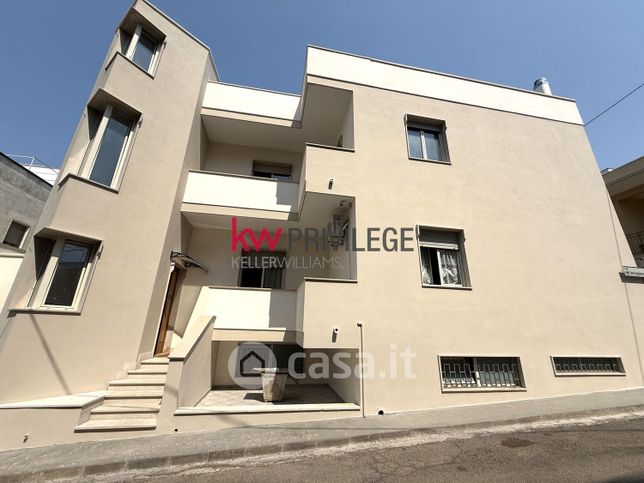 Casa indipendente in residenziale in 