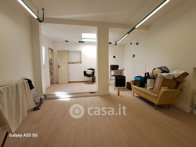 Ufficio in commerciale in 