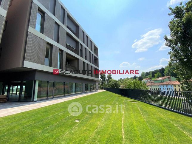Ufficio in commerciale in Piazza Pontelandolfo 91