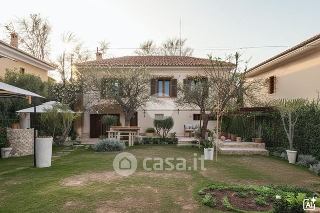 Casa indipendente in residenziale in Via Modena 21