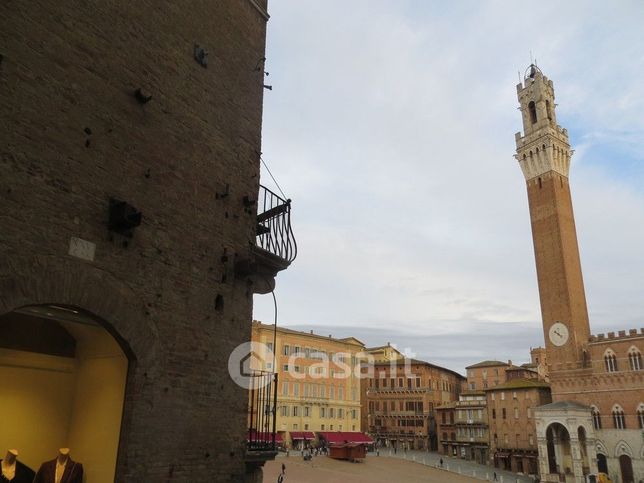 Attivitã /licenza (con o senza mura) in commerciale in Via Rinaldini