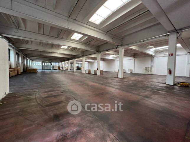 Capannone in commerciale in Via Mario Pierleoni
