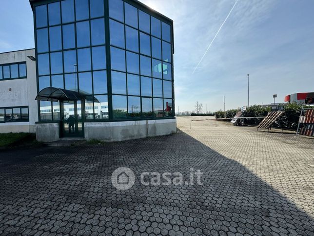 Capannone in commerciale in Via Sestriere 21