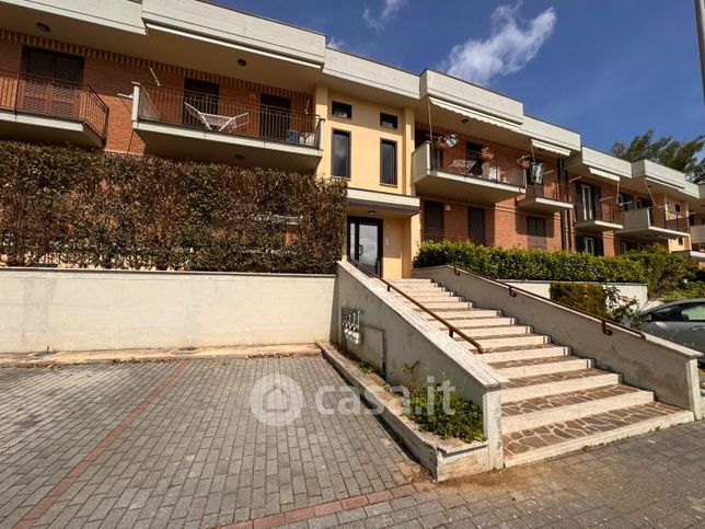 Casa bi/trifamiliare in residenziale in Contrada San Tommaso