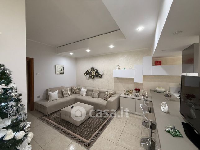 Casa bi/trifamiliare in residenziale in Via Martano 75