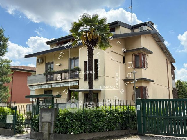 Capannone in commerciale in Via per Casorate 13