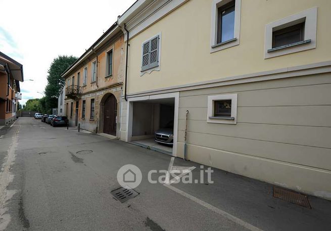 Box/posto auto in residenziale in Via Dante Alighieri 6