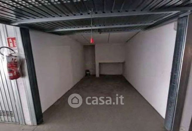 Box/posto auto in residenziale in Via Pietro Tacchini