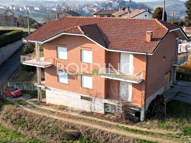 Casa bi/trifamiliare in residenziale in Strada San Vittore