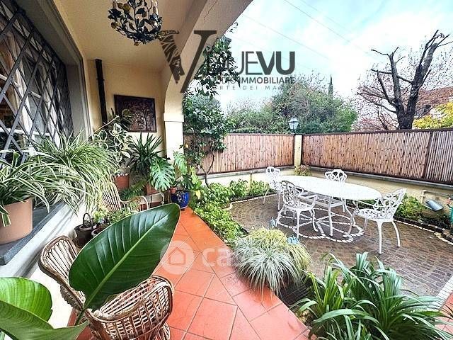 Villetta a schiera in residenziale in Via Versilia