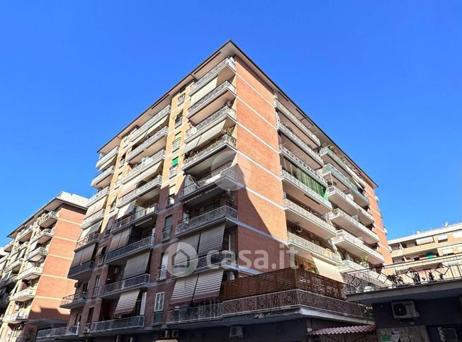 Appartamento in residenziale in Via Attio Labeone 16