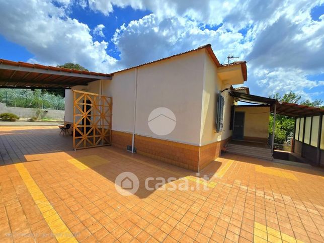 Casa indipendente in residenziale in Via Sebeto 22