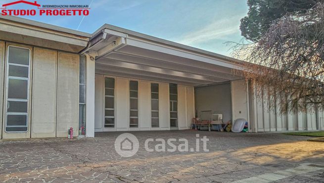 Capannone in commerciale in Via XX Settembre 2