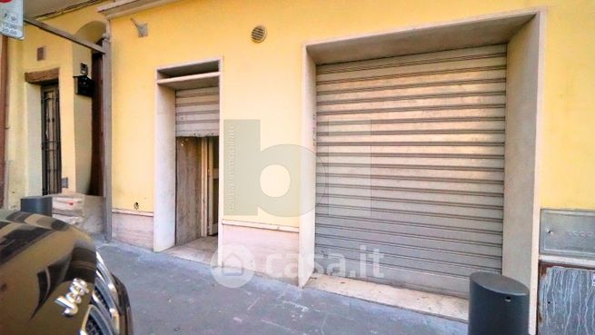 Negozio/locale commerciale in commerciale in Via III Novembre 42