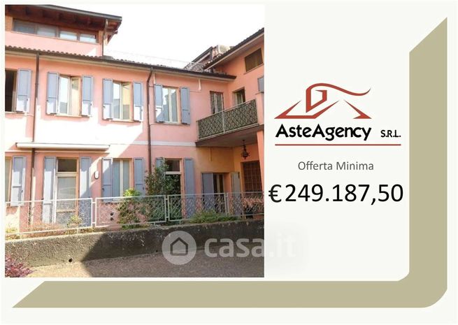 Casa indipendente in residenziale in Via Roma 84