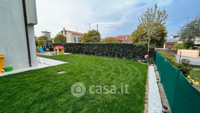 Appartamento in residenziale in Via degli Alpini