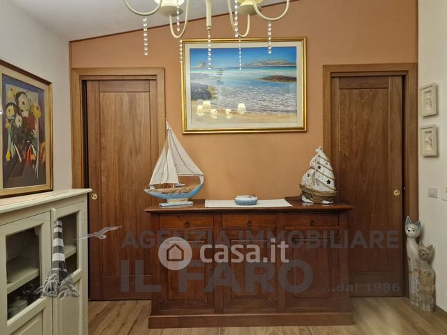 Casa indipendente in residenziale in 