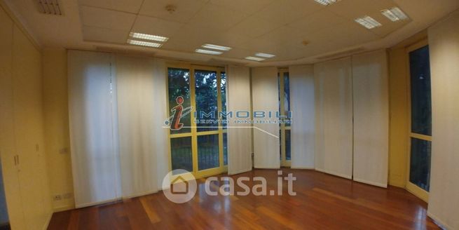 Ufficio in commerciale in Viale Luigi Majno