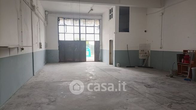 Capannone in commerciale in Via Senio