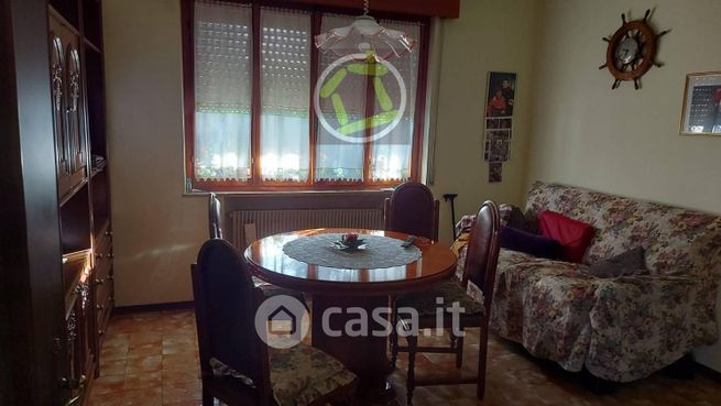 Casa indipendente in residenziale in 