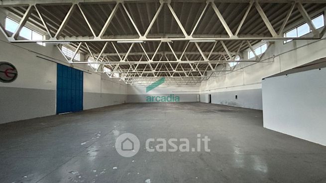 Capannone in commerciale in Via Modugno 97