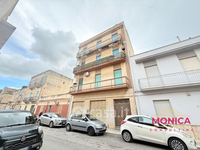 Box/posto auto in residenziale in Via del Cipresso 54
