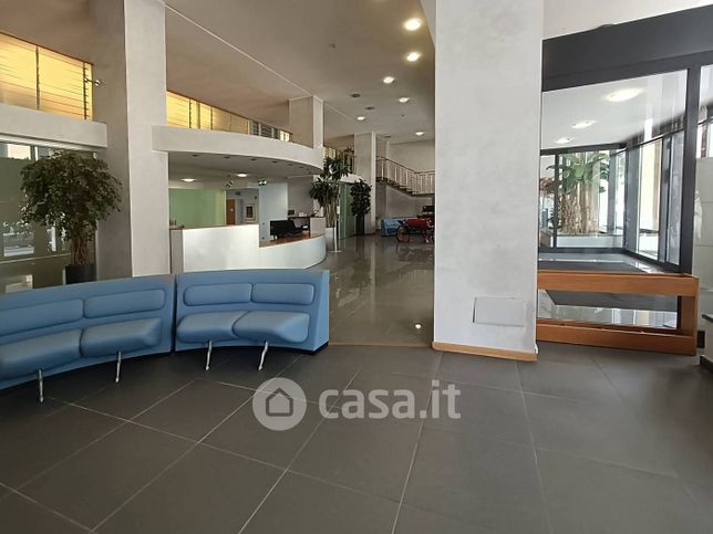 Ufficio in commerciale in Via Alberto Falck