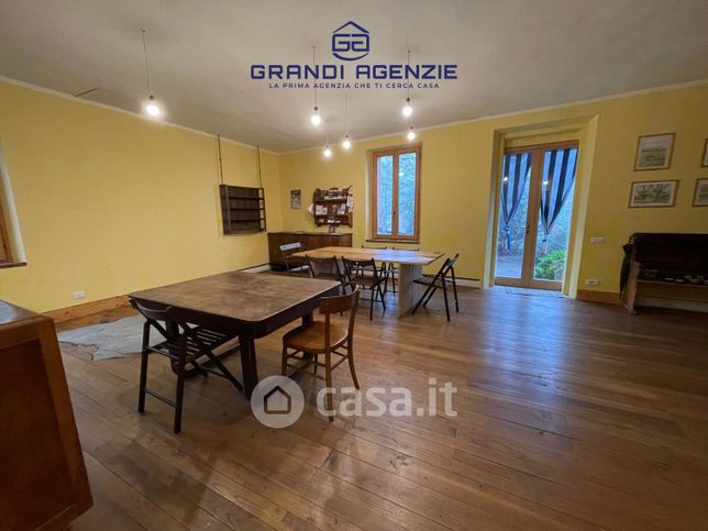 Attivitã /licenza (con o senza mura) in commerciale in Strada Cagnotti