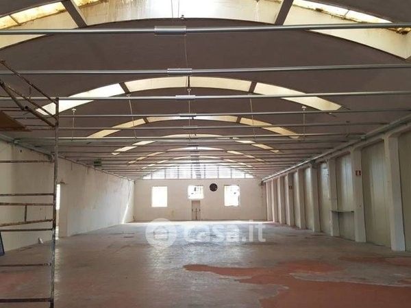 Capannone in commerciale in Via Antonio Labriola 16
