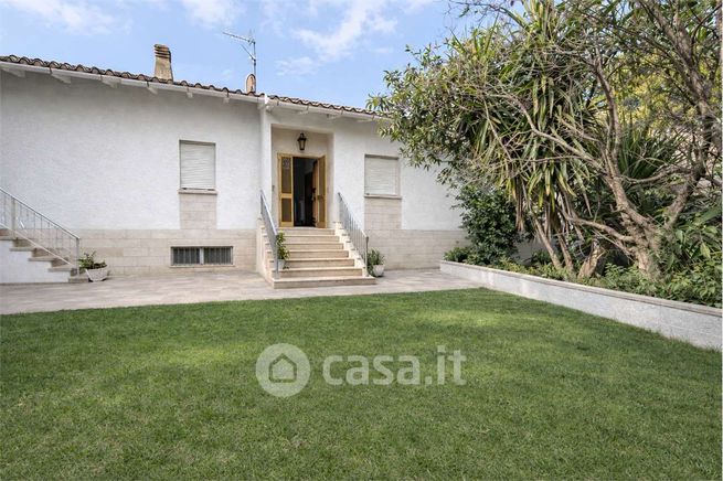 Villa in residenziale in Via Baraccola
