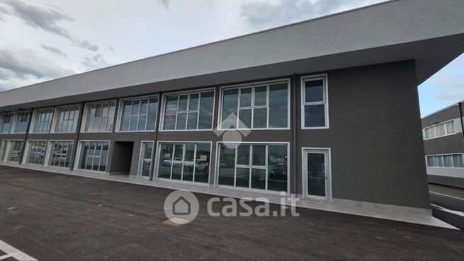 Ufficio in commerciale in Via Nazionale 42