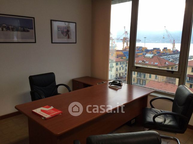 Ufficio in commerciale in 