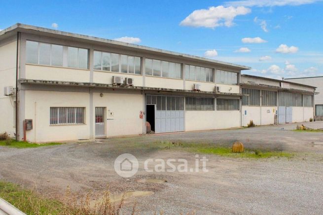 Capannone in commerciale in Via Toscana 7