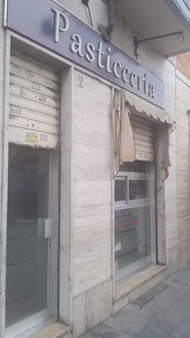 Negozio/locale commerciale in commerciale in Via Nicomede Bianchi 64