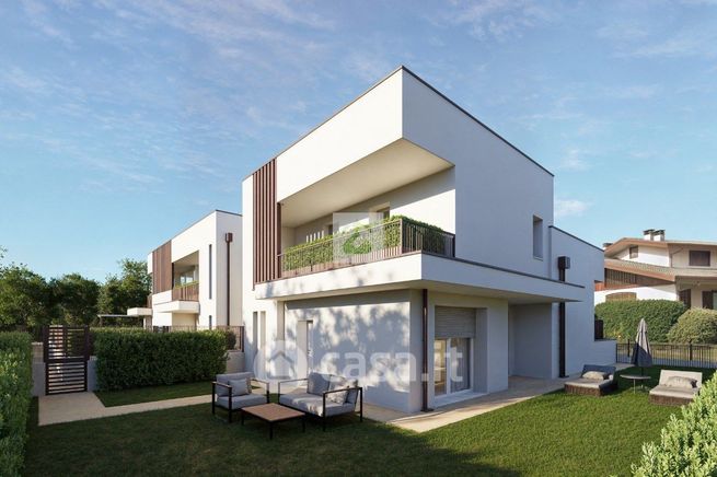 Casa indipendente in residenziale in Viale dell'Industria
