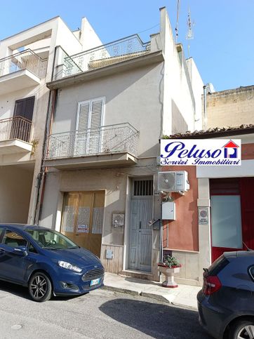 Casa indipendente in residenziale in Via Attilio Regolo