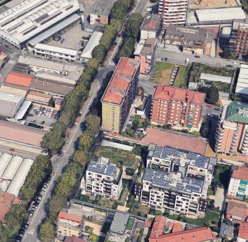 Box/posto auto in residenziale in Viale Fratelli Casiraghi