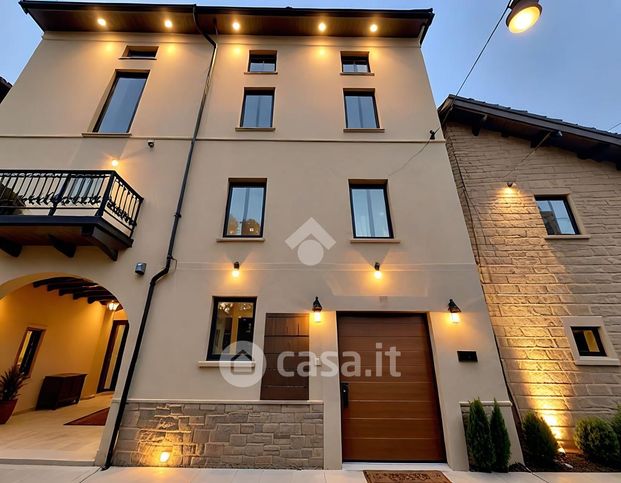 Rustico/casale in residenziale in Via San Giuseppe Maria Gambaro 4