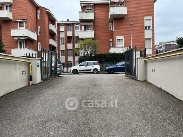 Garage/posto auto in residenziale in Via Pasquali