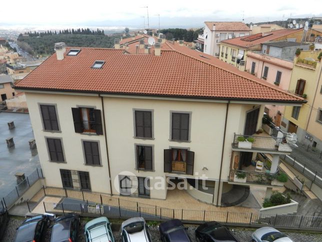 Box/posto auto in residenziale in Via del Castello 46