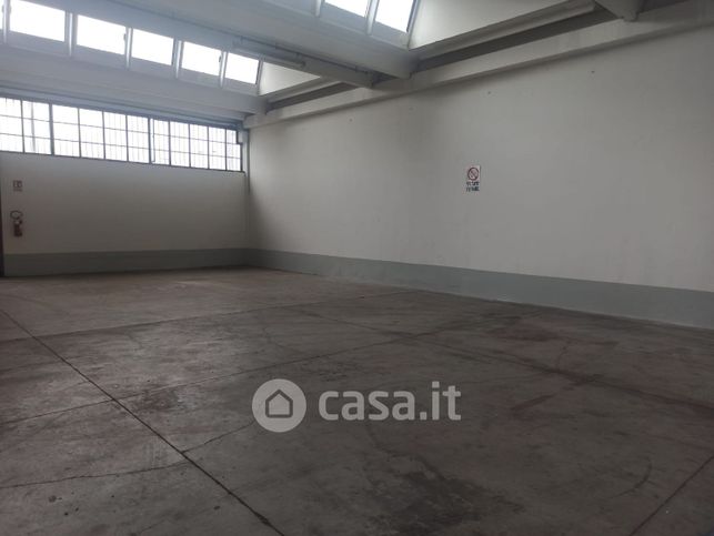 Capannone in commerciale in Via del Lazzeretto