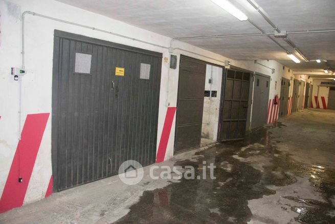 Box/posto auto in residenziale in Via Arco Grassi