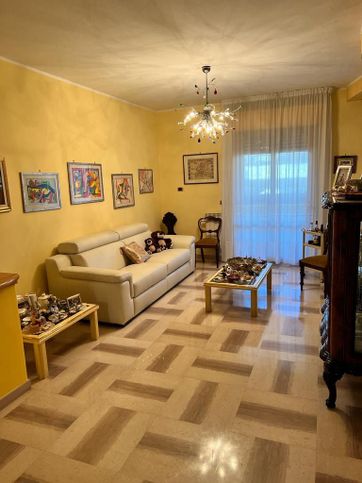 Appartamento in residenziale in Via Apricena 4